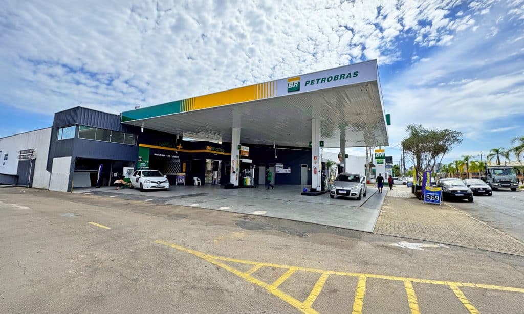 POSTO LE MANS UNIDADE 5 Joao correa
